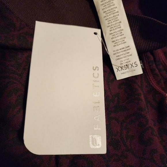 NWT Fabletics SEBASTIAN SEAMLESS TIGHT Burgundy Demask Leggings XXS XS New - Picture 9 of 10